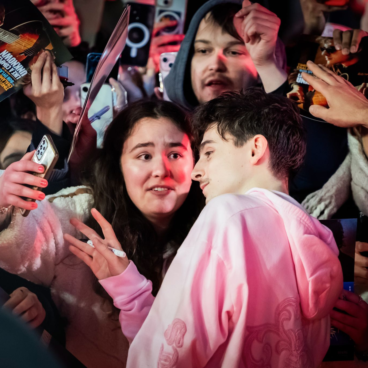 Tanktop statt Anzug: Chalamet setzt gerne auf auffällige Looks (Archivbild). - Foto: Christoph Soeder/dpa