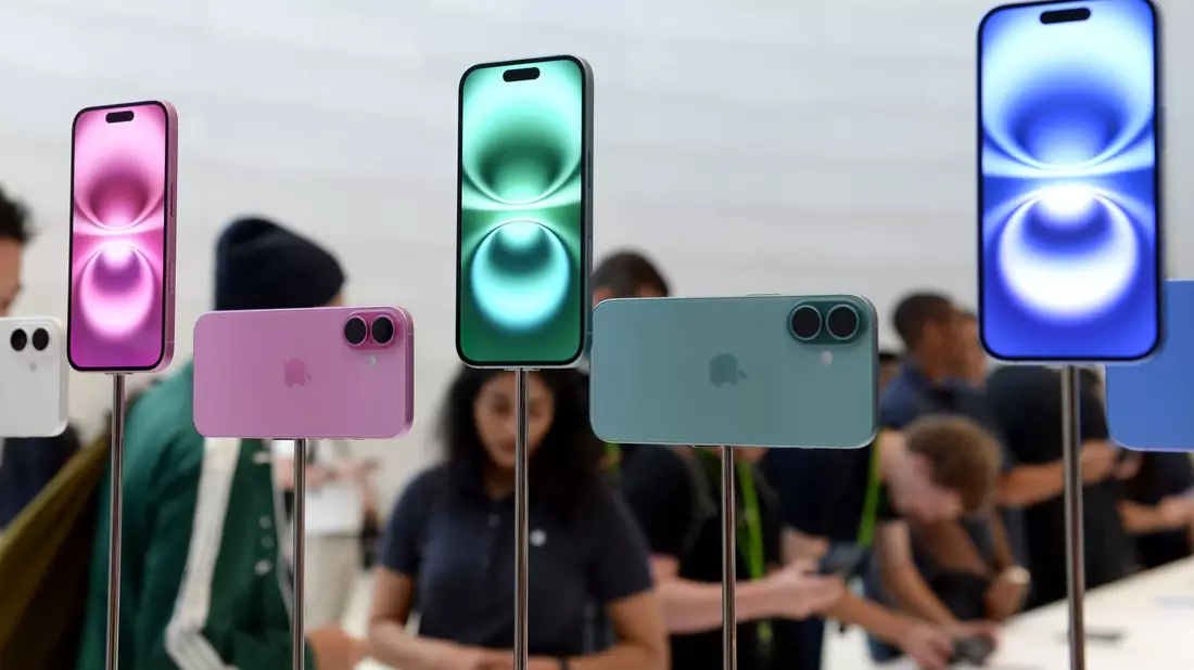 In Indien können inzwischen alle iPhone-Modelle zusammengebaut werden. (Archivbild) - Bild: Andrej Sokolow/dpa