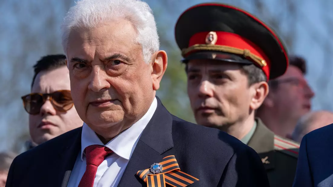 Die Teilnahme des russischen Botschafters an der Gedenkveranstaltung in Torgau war vorab umstritten - er fühlte sich nach eigenem Bekunden trotzdem willkommen.  - Bild: Soeren Stache/dpa