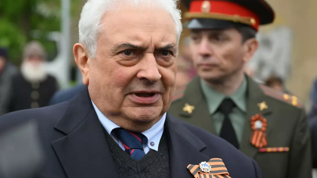 Die Teilnahme des russischen Botschafters an der Gedenkveranstaltung in Torgau war vorab umstritten - er fühlte sich nach eigenem Bekunden trotzdem willkommen.  - Bild: Hendrik Schmidt/dpa