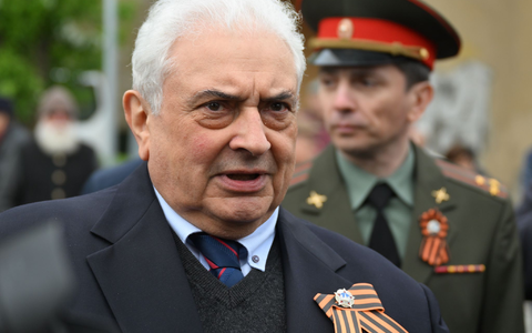 Auch Rocker der «Nachtwölfe» legten Kränze nieder. - Foto: Hendrik Schmidt/dpa