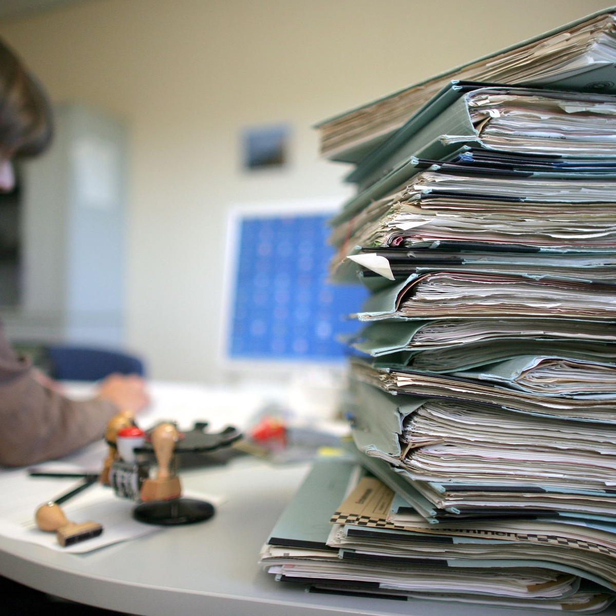 Überbordenden Vorschriften kosten die deutsche Wirtschaft Milliarden (Archivbild) - Foto: Patrick Pleul/dpa