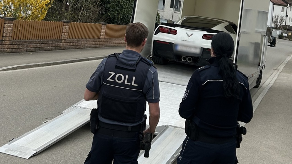 HZA-A: Zoll ermittelt gegen Dachdecker wegen Vorenthalten von Arbeitsentgelt/Arbeitnehmer nicht zur Sozialversicherung angemeldet - Foto: presseportal.de