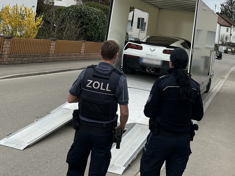 HZA-A: Zoll ermittelt gegen Dachdecker wegen Vorenthalten von Arbeitsentgelt/Arbeitnehmer nicht zur Sozialversicherung angemeldet - Foto: presseportal.de