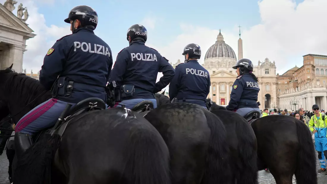 Die Polizei ist im Großeinsatz. - Bild: Andrew Medichini/AP/dpa