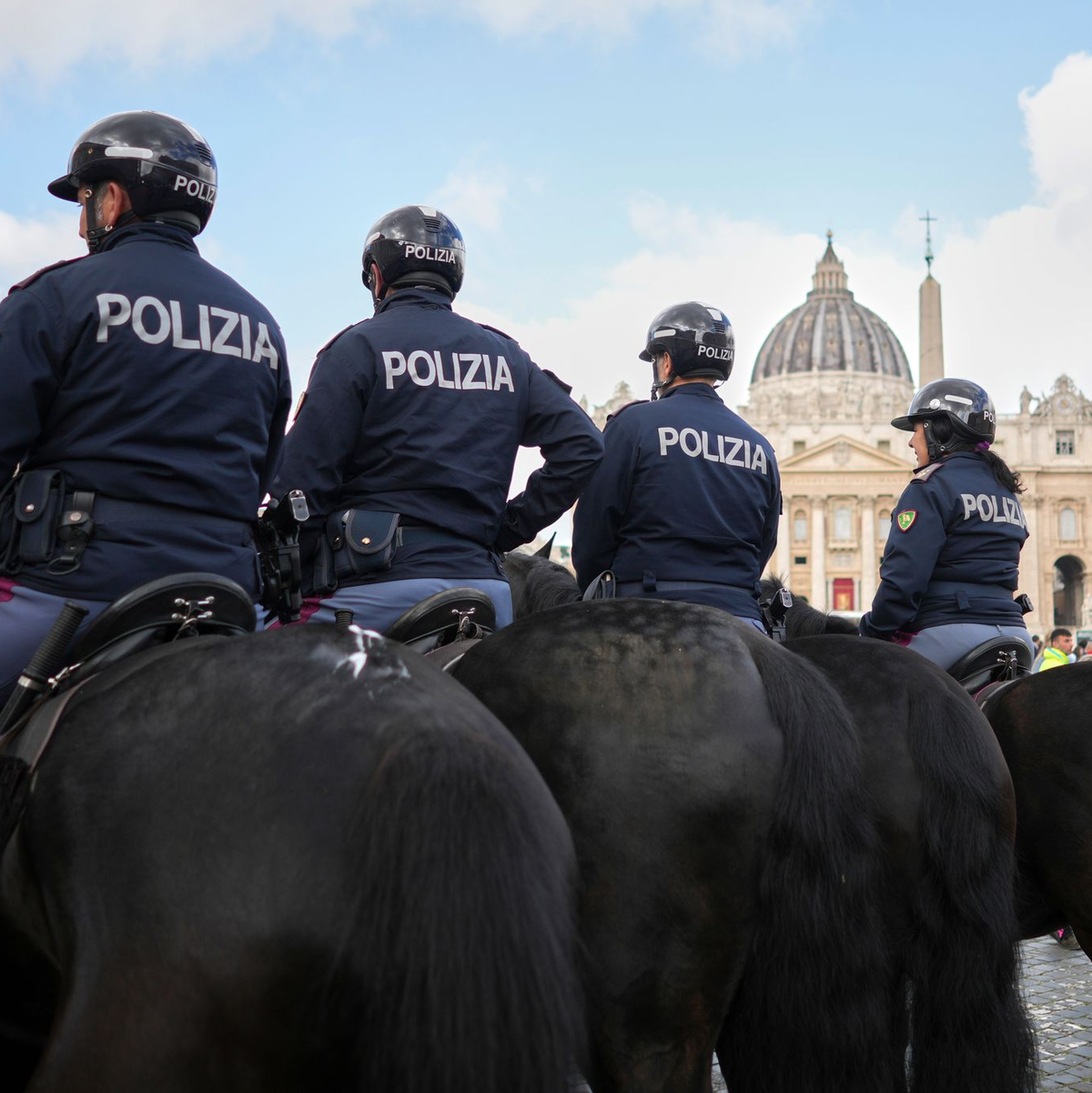 Die Polizei in Rom ist im Großeinsatz. - Foto: Andrew Medichini/AP/dpa
