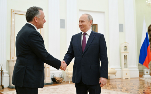 So freundlich hat Kremlchef Putin den US-Unterhändler Witkoff im April empfangen. (Archivbild) - Foto: Kristina Kormilitsyna/Pool Sputnik Kremlin/AP/dpa