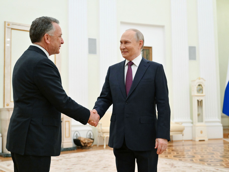 So freundlich hat Kremlchef Putin den US-Unterhändler Witkoff im April empfangen. (Archivbild) - Foto: Kristina Kormilitsyna/Pool Sputnik Kremlin/AP/dpa