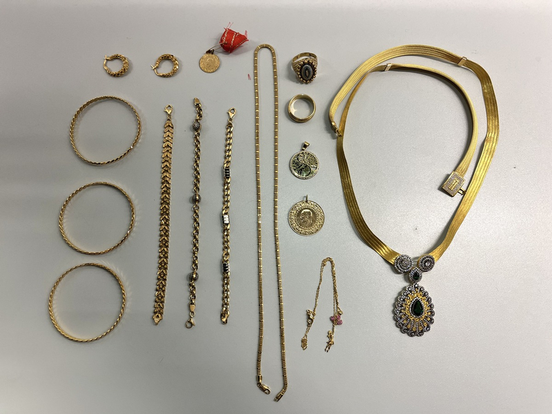 HZA-S: Goldschmuck im Wert von rund 18.000 Euro sichergestellt / Stuttgarter Zoll stoppt Schmugglerin aus der Türkei - Foto: presseportal.de