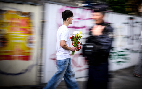 Der Schock an der Schule im französischen Nantes nach einer Messerattacke ist groß. - Foto: Loic Venance/AFP/dpa Der Schock an der Schule im französischen Nantes nach einer Messerattacke ist groß. - Foto: Loic Venance/AFP/dpa