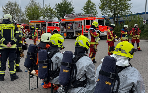 FW-SE: Austritt von Batteriesäure - Foto: presseportal.de