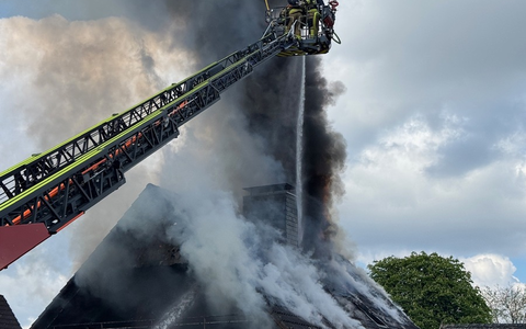 FW-SE: Feuer zerstört Wohnhaus in Henstedt-Ulzburg - Foto: presseportal.de