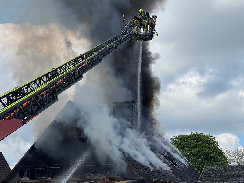 FW-SE: Feuer zerstört Wohnhaus in Henstedt-Ulzburg - Foto: presseportal.de