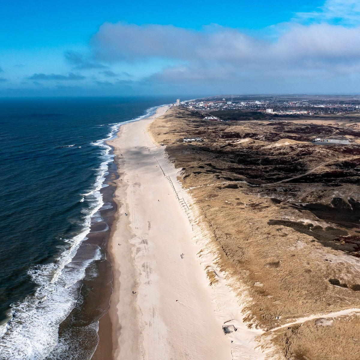 Wer auf der Nordseeinsel Sylt ein Haus kaufen möchte, muss laut dem jüngsten Küstenreport im Schnitt fast 14.600 Euro pro Quadratmeter bezahlen. (Archivbild) - Foto: Axel Heimken/dpa