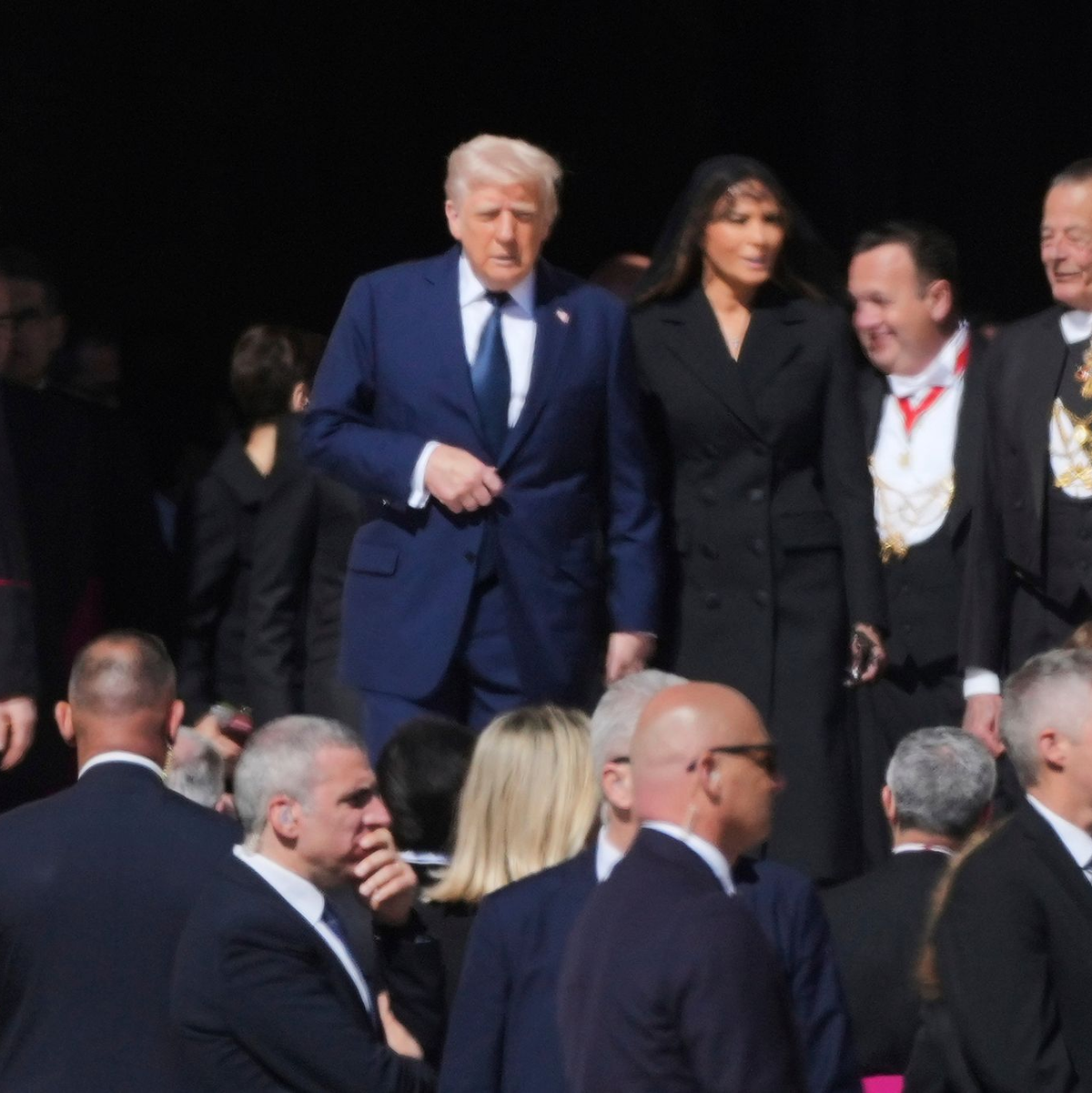 Auch US-Präsident Donald Trump ist mit seiner Frau Melania angereist. - Foto: Andrew Medichini/AP/dpa