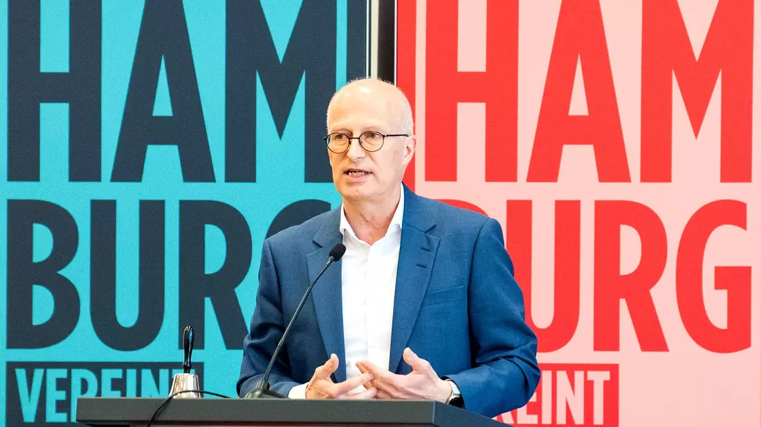 Hamburgs Bürgermeister hatte vor der Zustimmung des Landesparteitags für den neuen Koalitionsvertrag mit den Grünen geworben. - Bild: Daniel Bockwoldt/dpa