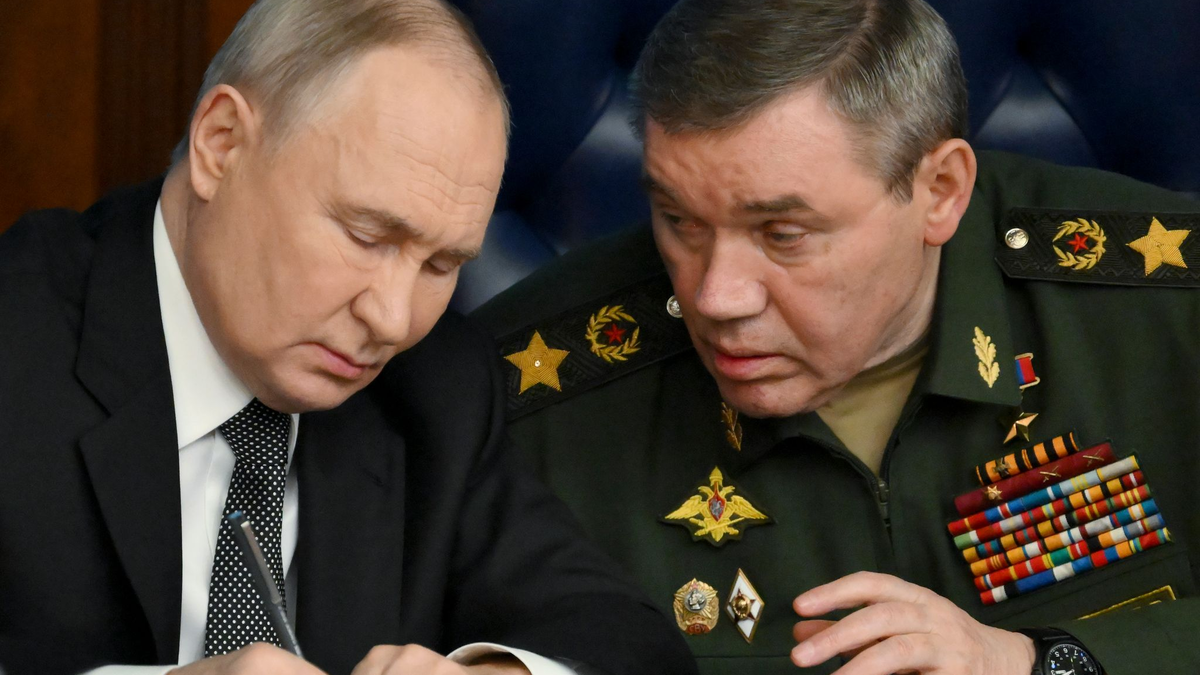 Der russische Generalstabschef Waleri Gerassimow informierte Kremlchef Wladimir Putin über die Rückeroberung des Gebiets Kursk. (Archivbild) - Foto: Grigory Sysoyev/Pool Sputnik Kremlin/AP/dpa