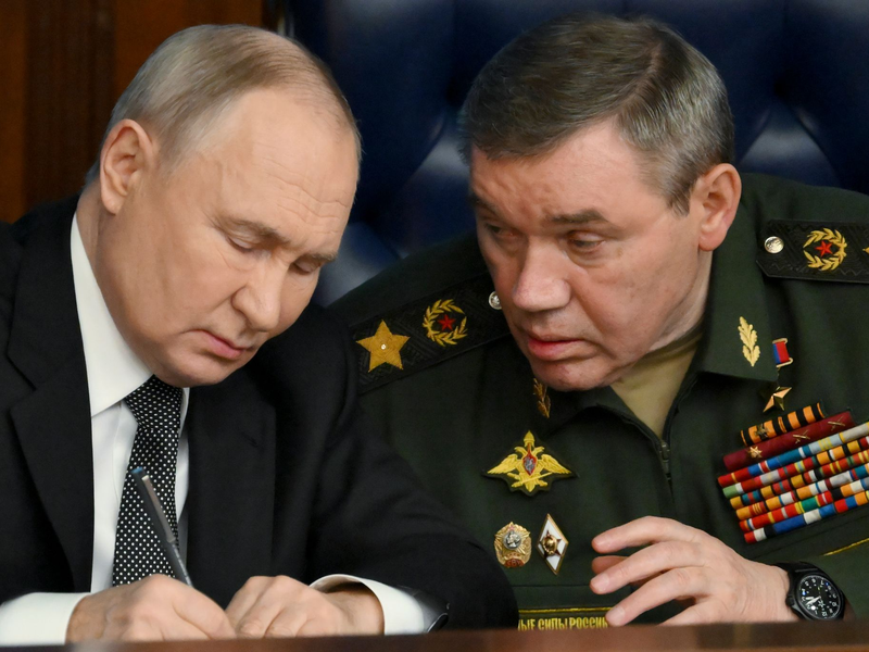 Der russische Generalstabschef Waleri Gerassimow informierte Kremlchef Wladimir Putin über die Rückeroberung des Gebiets Kursk. (Archivbild) - Foto: Grigory Sysoyev/Pool Sputnik Kremlin/AP/dpa