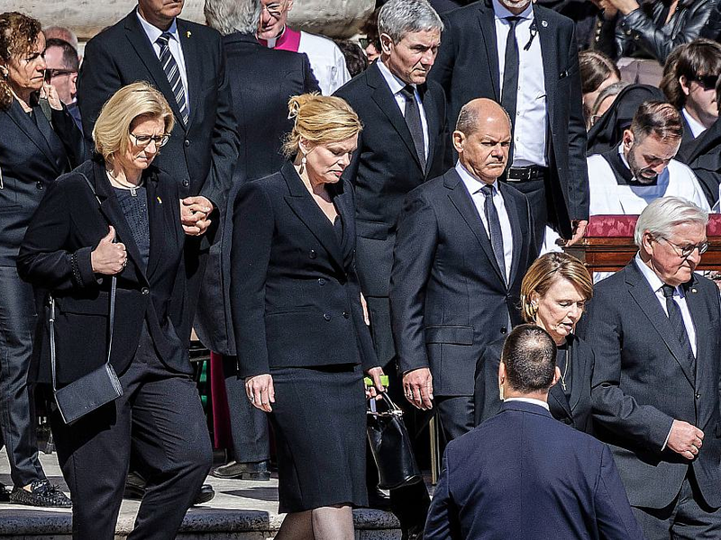 Deutsche Delegation mit Rehlinger, Klöckner, Scholz und Steinmeier beim Papst-Begräbnis am 26.04.2025 - Foto: Butzmann, Dominik/BPA,  Text: über dts Nachrichtenagentur