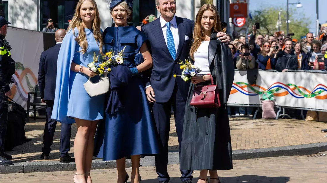 Prinzessin Amalia, Königin Maxima, König Willem-Alexander und Prinzessin Alexia feiern in Doetinchem. - Bild: Sem Van Der Wal/ANP/dpa