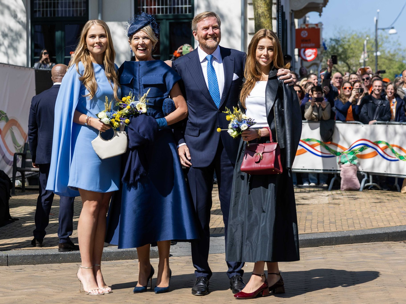 Prinzessin Amalia, Königin Maxima, König Willem-Alexander und Prinzessin Alexia feiern in Doetinchem. - Foto: Sem Van Der Wal/ANP/dpa