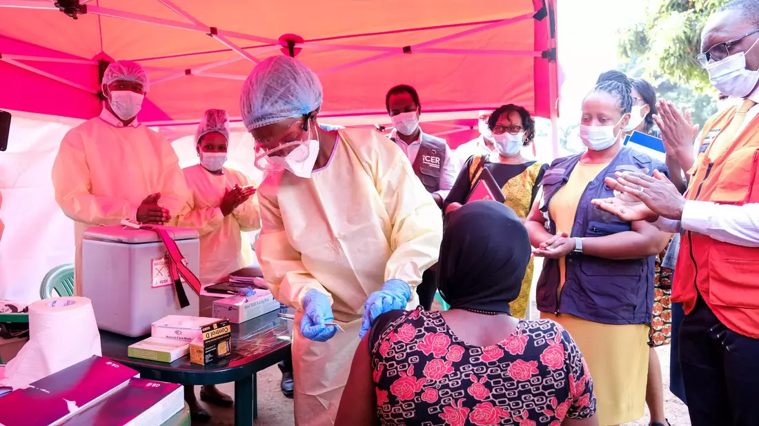 Noch gibt es keinen zugelassenen Impfstoff gegen die gefährliche Sudan-Variante von Ebola. (Archivbild) - Bild: Hajarah Nalwadda/XinHua/dpa