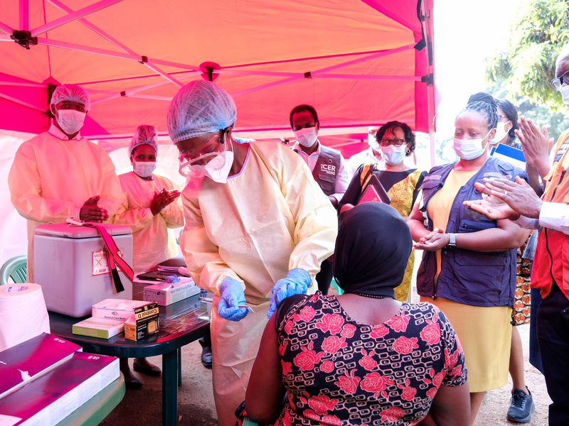 Noch gibt es keinen zugelassenen Impfstoff gegen die gefährliche Sudan-Variante von Ebola. (Archivbild) - Foto: Hajarah Nalwadda/XinHua/dpa