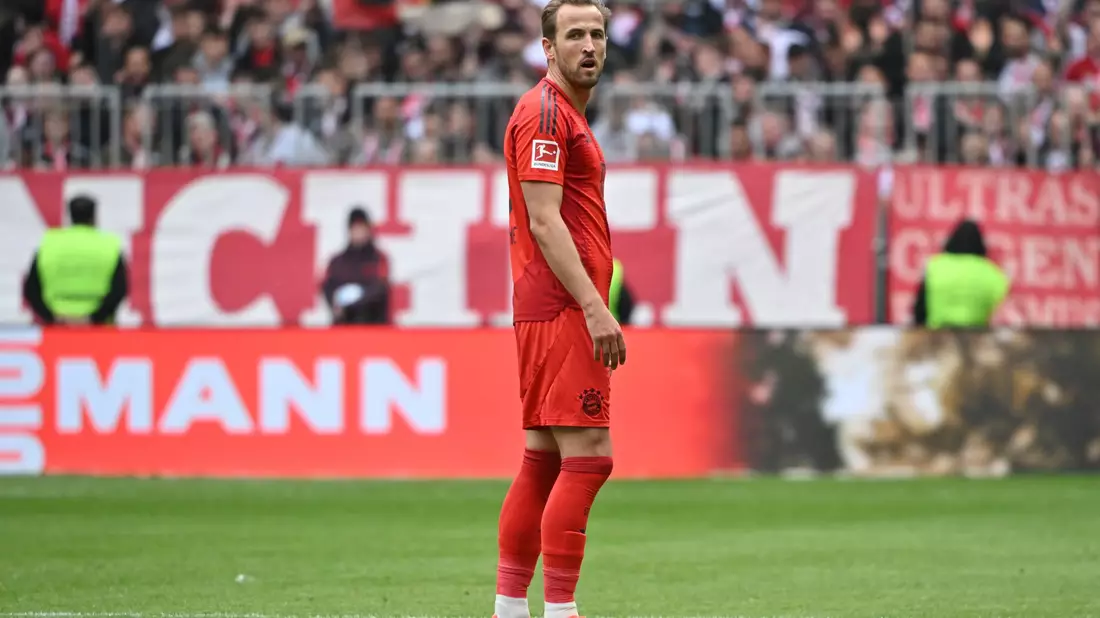Harry Kane (l) sah eine folgenschwere Verwarnung gegen Mainz. - Bild: Peter Kneffel/dpa