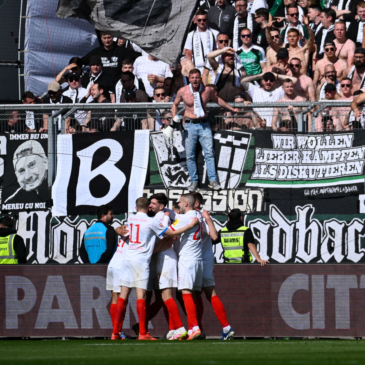 Die Kieler jubelten über einen wichtigen Sieg im Abstiegskampf. - Foto: Gregor Fischer/dpa