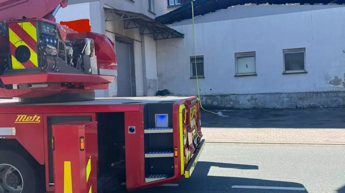 FW-PL: Lagerhalle drohte einzustürzen - Feuerwehr verhindert Schlimmeres - Bild: presseportal.de
