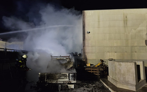 POL-HI: Brand eines Kleintransporters auf einem Firmengelände - Foto: presseportal.de