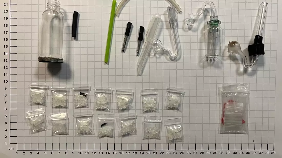 BPOL NRW: 14 Tütchen Crystal Meth bei sich und Widerstand geleistet - Bundespolizei nimmt 33-Jährigen vorläufig fest - Bild: presseportal.de