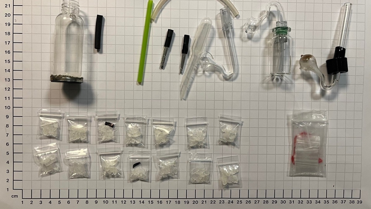 BPOL NRW: 14 Tütchen Crystal Meth bei sich und Widerstand geleistet - Bundespolizei nimmt 33-Jährigen vorläufig fest - Foto: presseportal.de