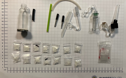 BPOL NRW: 14 Tütchen Crystal Meth bei sich und Widerstand geleistet - Bundespolizei nimmt 33-Jährigen vorläufig fest - Foto: presseportal.de