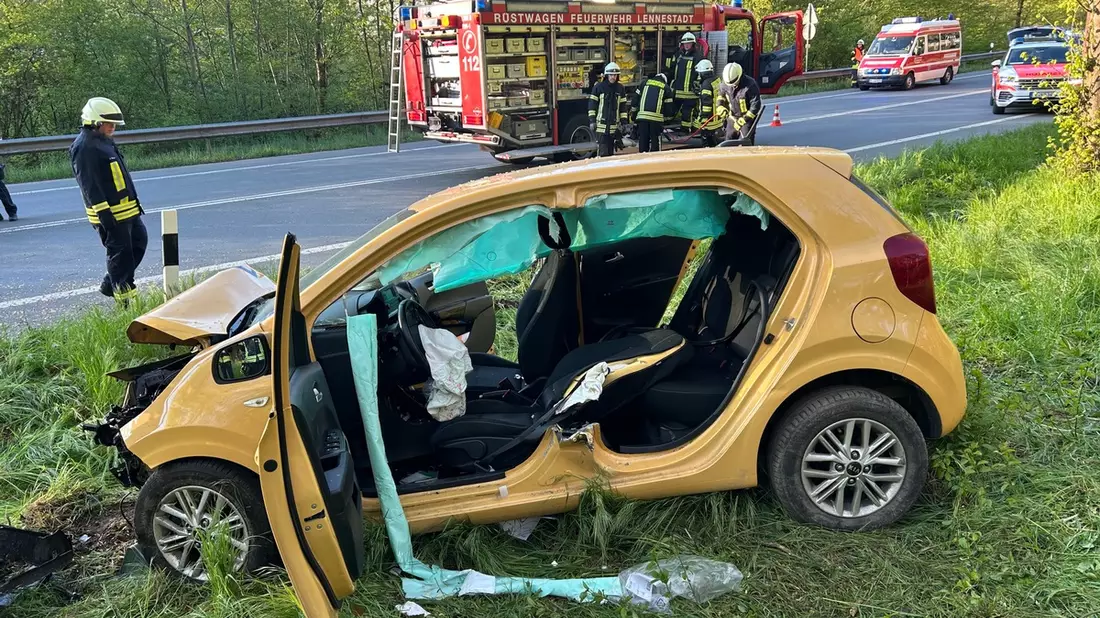 FW-OE: Verkehrsunfall mit eingeschlossener Person in Lennestadt-Meggen - Bild: presseportal.de