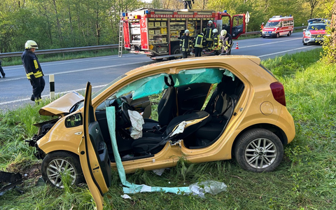 FW-OE: Verkehrsunfall mit eingeschlossener Person in Lennestadt-Meggen - Foto: presseportal.de