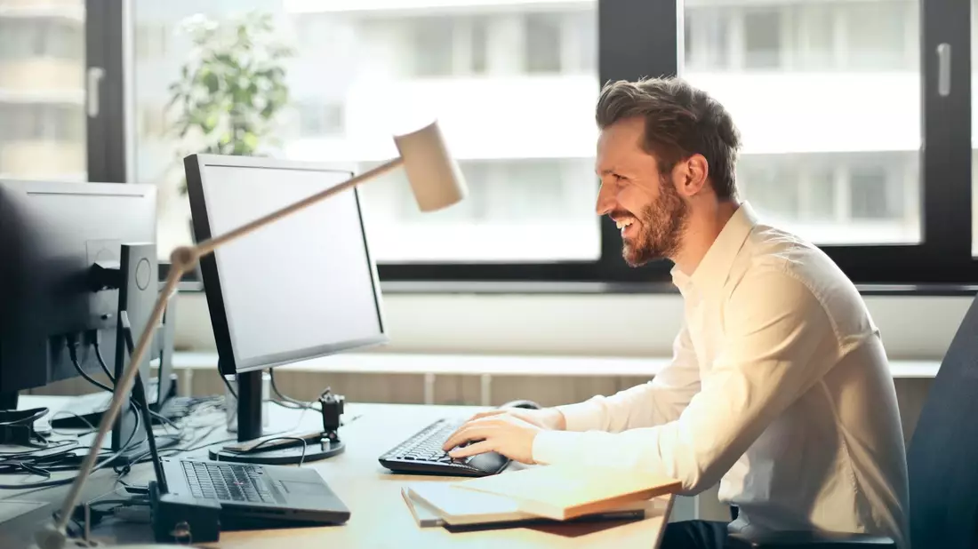 Eine Bau-Projektmanagement-Software kann eine wahre Freude sein - Bild: Andrea Piacquadio, Pexels.com