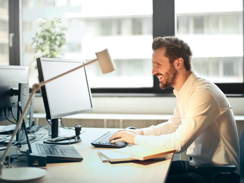 Eine Bau-Projektmanagement-Software kann eine wahre Freude sein - Foto: Andrea Piacquadio, Pexels.com