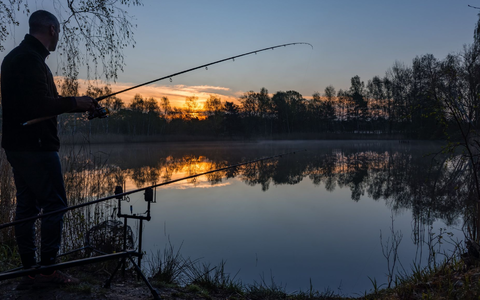 Die Stimmung bei den Anglern in Brandenburg ist getrĂŒbt: Die «Anglerkönigin 2024» wird nach einem besonders groĂen Fang ausgezeichnet, aber mit Hassnachrichten im Netz konfrontiert. (Symbolbild) - Foto: Frank Hammerschmidt/dpa Die Stimmung bei den Anglern in Brandenburg ist getrĂŒbt: Die «Anglerkönigin 2024» wird nach einem besonders groĂen Fang ausgezeichnet, aber mit Hassnachrichten im Netz konfrontiert. (Symbolbild) - Foto: Frank Hammerschmidt/dpa