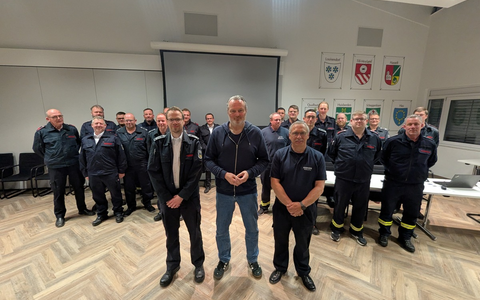 FW-KLE: Austausch zwischen Freiwilliger Feuerwehr Bedburg-Hau und Kreispolizeibehörde Kleve - Foto: presseportal.de FW-KLE: Austausch zwischen Freiwilliger Feuerwehr Bedburg-Hau und Kreispolizeibehörde Kleve - Foto: presseportal.de