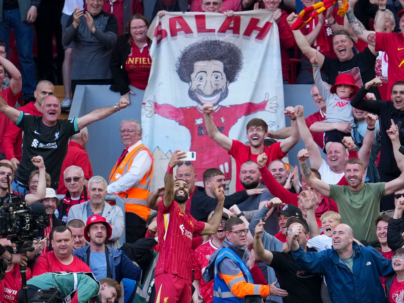 Mit dem Gewinn der Meisterschaft übertraf Liverpool-Trainer Arne Slot in seiner ersten Saison alle Erwartungen. - Foto: Jon Super/AP/dpa