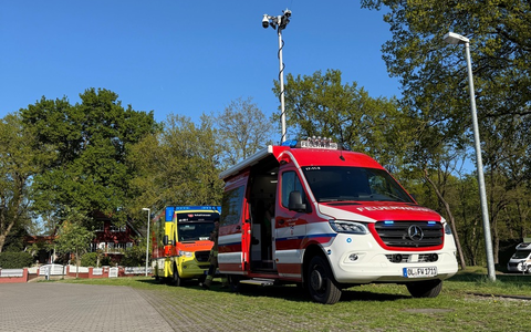 FW-OLL: Unklarer Geruch in Wohn- und Pflegeheim in Wardenburg - Fachberater Gefahrgut im Einsatz - Foto: presseportal.de FW-OLL: Unklarer Geruch in Wohn- und Pflegeheim in Wardenburg - Fachberater Gefahrgut im Einsatz - Foto: presseportal.de
