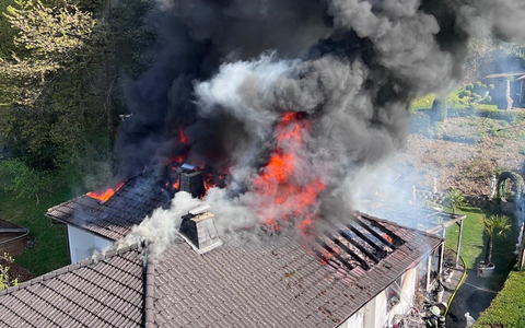 FW-OE: Dachstuhlbrand in Meggen - Foto: presseportal.de