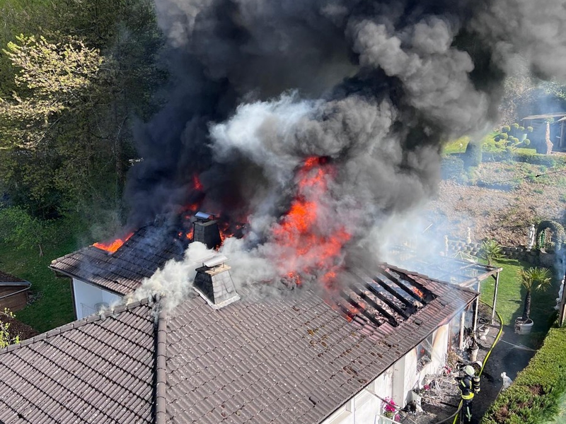FW-OE: Dachstuhlbrand in Meggen - Foto: presseportal.de