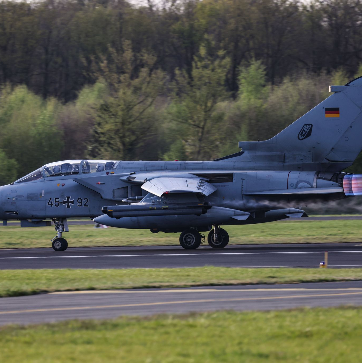 Zu den Militärausgaben zählen die Friedensforscher auch Aufwände für Personal, Militärhilfen sowie militärische Forschung und Entwicklung. (Symbolbild) - Foto: Oliver Berg/dpa