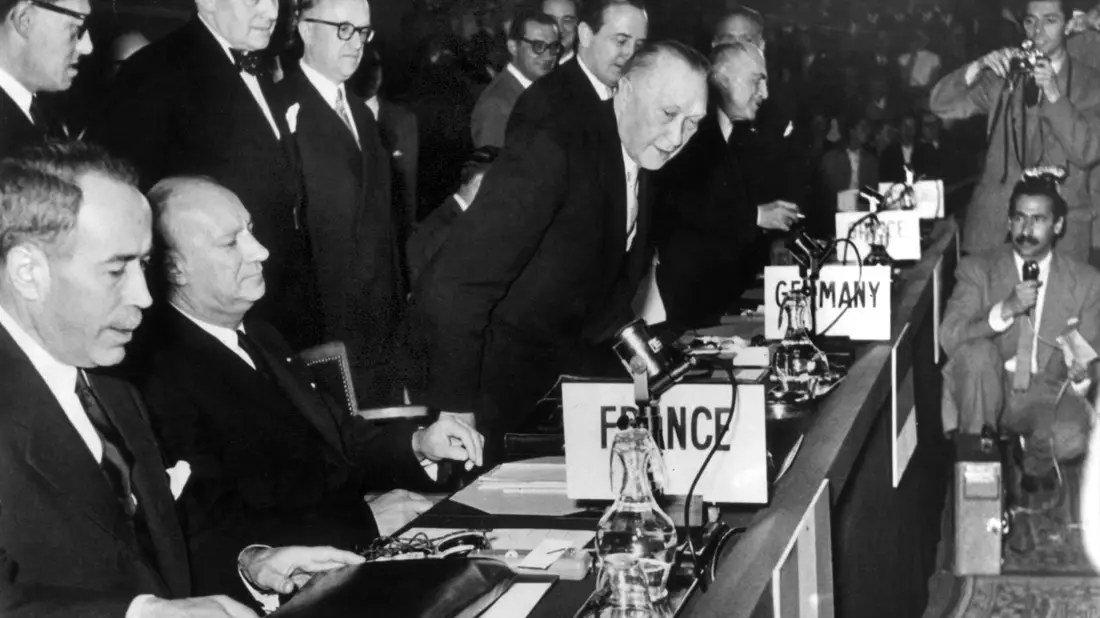 Ein historischer Tag: Am 9. Mai 1955 trat Deutschland der Nato bei. (Archivbild) - Bild: dpa