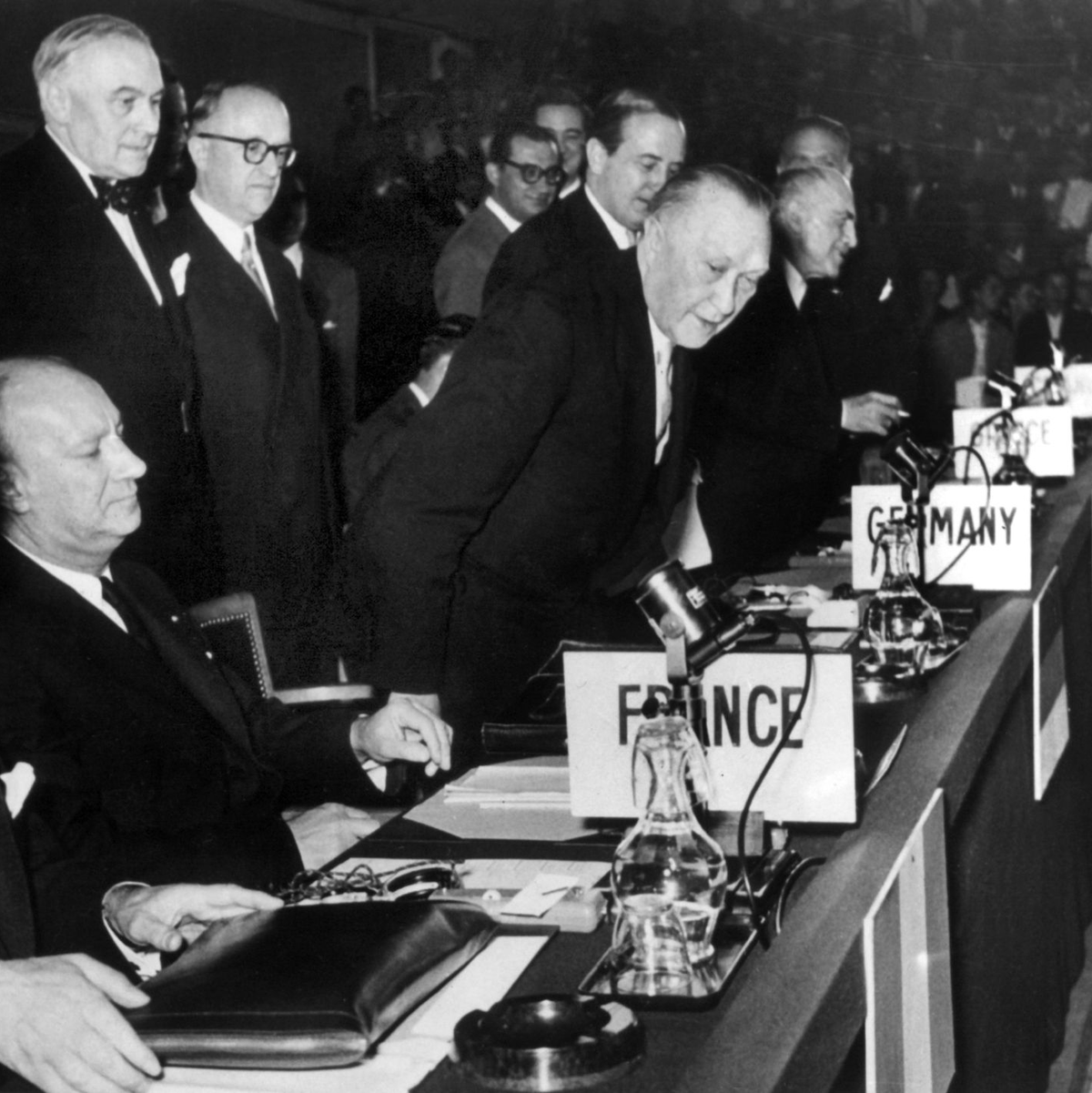 Ein historisches Ereignis: Im Mai 1955 trat Deutschland der Nato bei. (Archivbild) - Foto: dpa