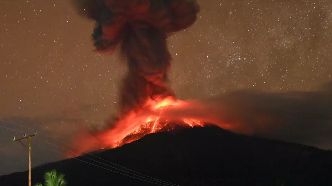 Der Lewotobi Laki-Laki ist seit Monaten immer wieder aktiv.  - Bild: Geological Agency/dpa