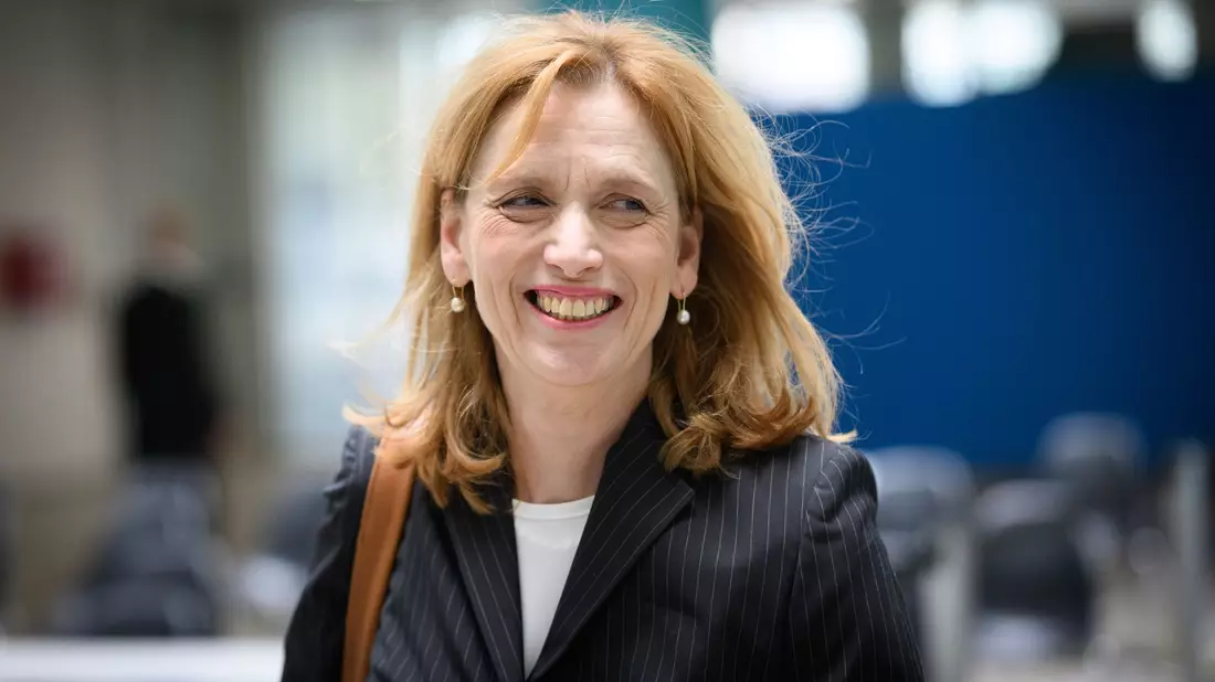 CDU-Bundesvize Karin Prien gilt als eine der profiliertesten Bildungspolitikerinnen in der Union. Seit 2017 ist sie Bildungsministerin in Schleswig-Holstein. Prien ist meinungsstark und scheut keine Debatte.  - Bild: Bernd von Jutrczenka/dpa