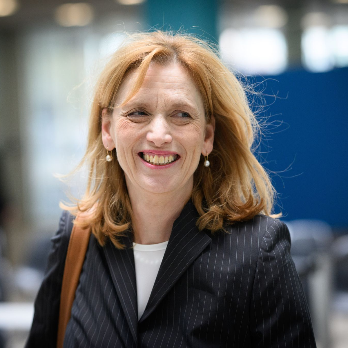 CDU-Bundesvize Karin Prien gilt als eine der profiliertesten Bildungspolitikerinnen in der Union. Seit 2017 ist sie Bildungsministerin in Schleswig-Holstein. Prien ist meinungsstark und scheut keine Debatte.  - Foto: Bernd von Jutrczenka/dpa